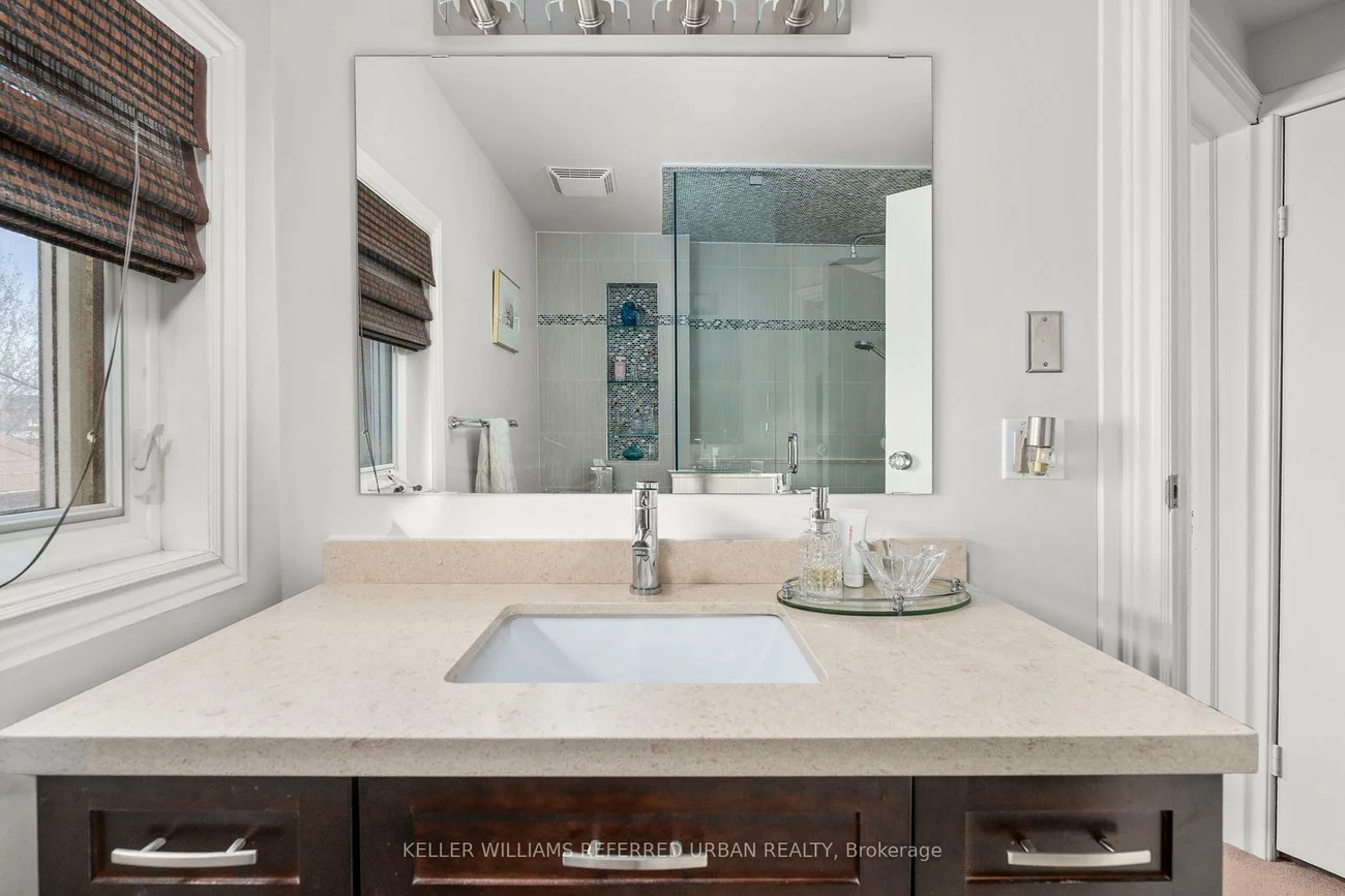 10, Landour, Keelesdale-Eglinton West, Toronto