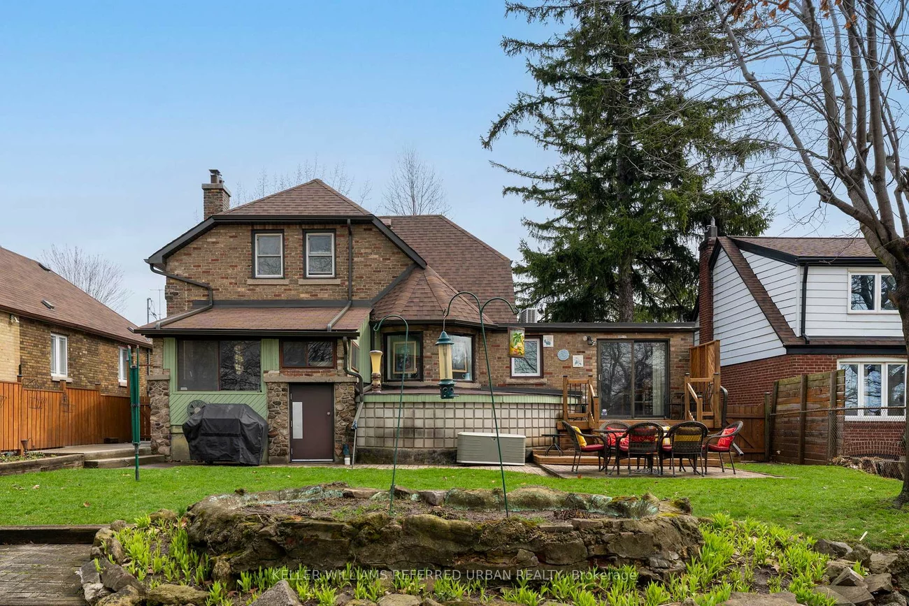 10, Landour, Keelesdale-Eglinton West, Toronto