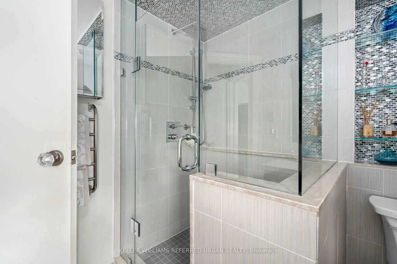 10, Landour, Keelesdale-Eglinton West, Toronto