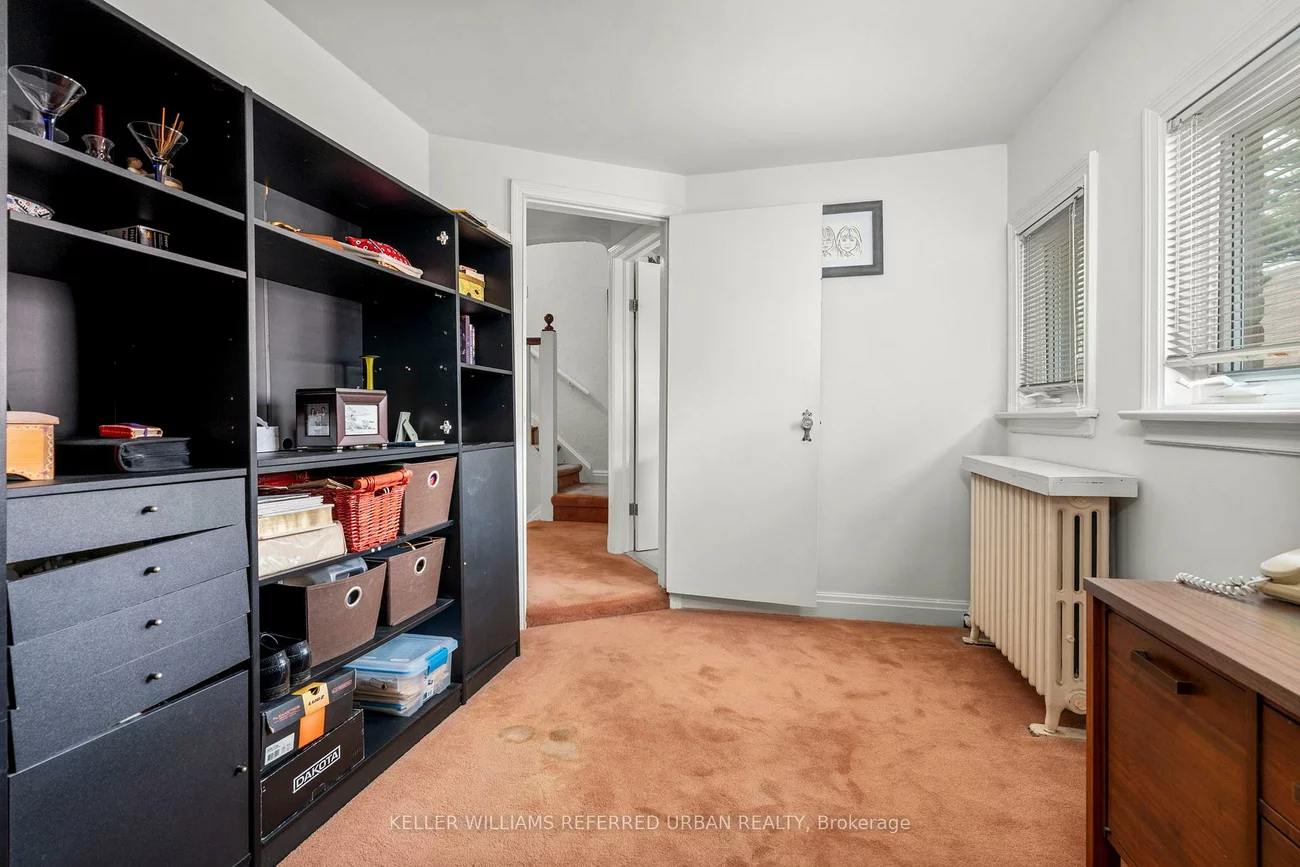 10, Landour, Keelesdale-Eglinton West, Toronto