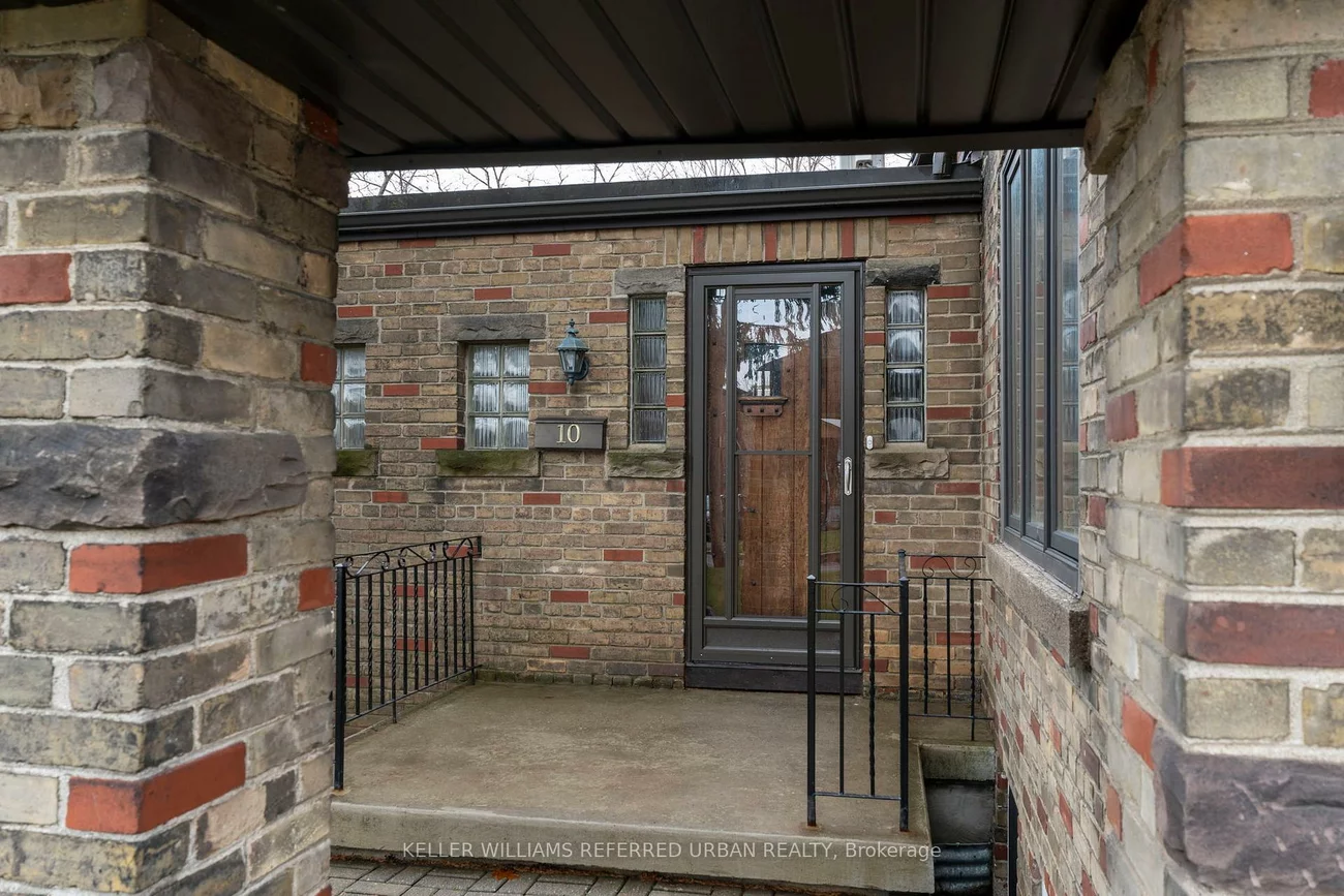 10, Landour, Keelesdale-Eglinton West, Toronto