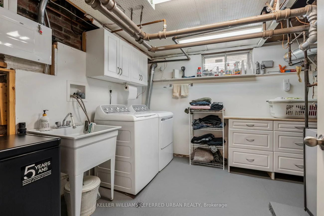 10, Landour, Keelesdale-Eglinton West, Toronto