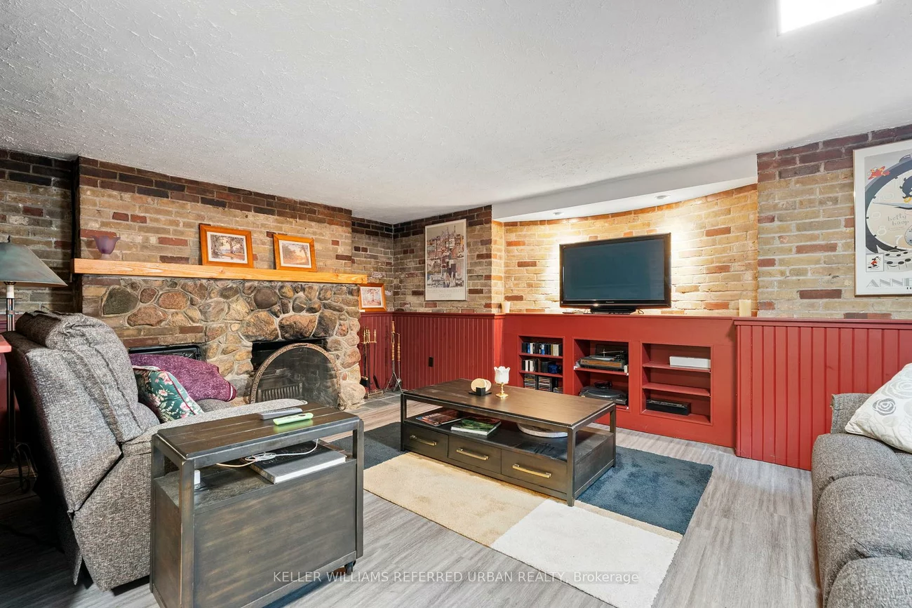 10, Landour, Keelesdale-Eglinton West, Toronto