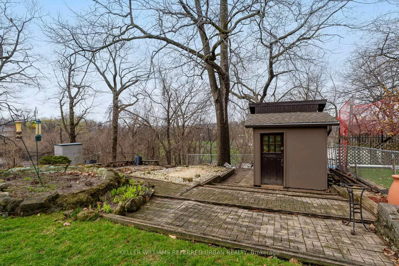 10, Landour, Keelesdale-Eglinton West, Toronto