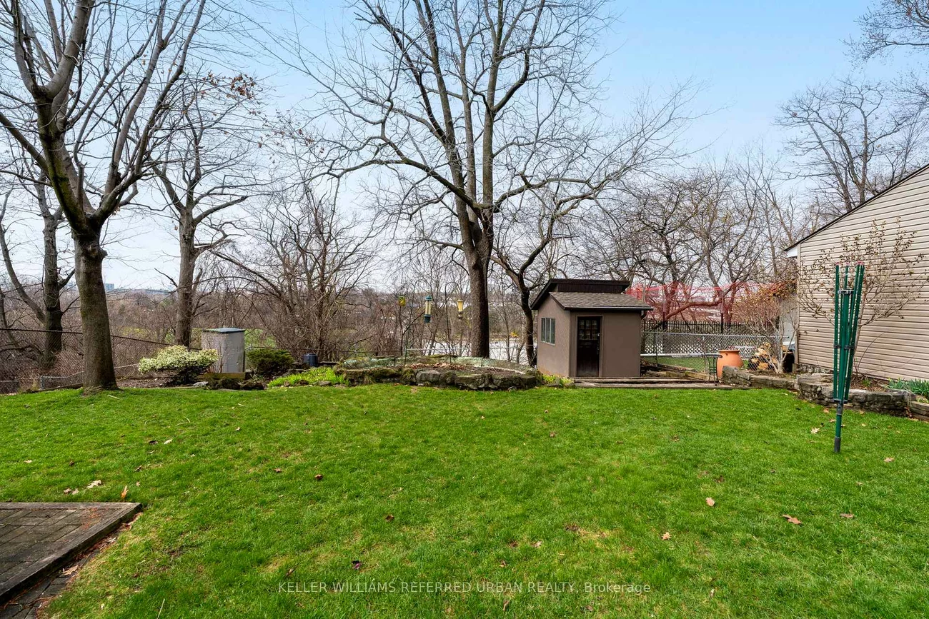 10, Landour, Keelesdale-Eglinton West, Toronto