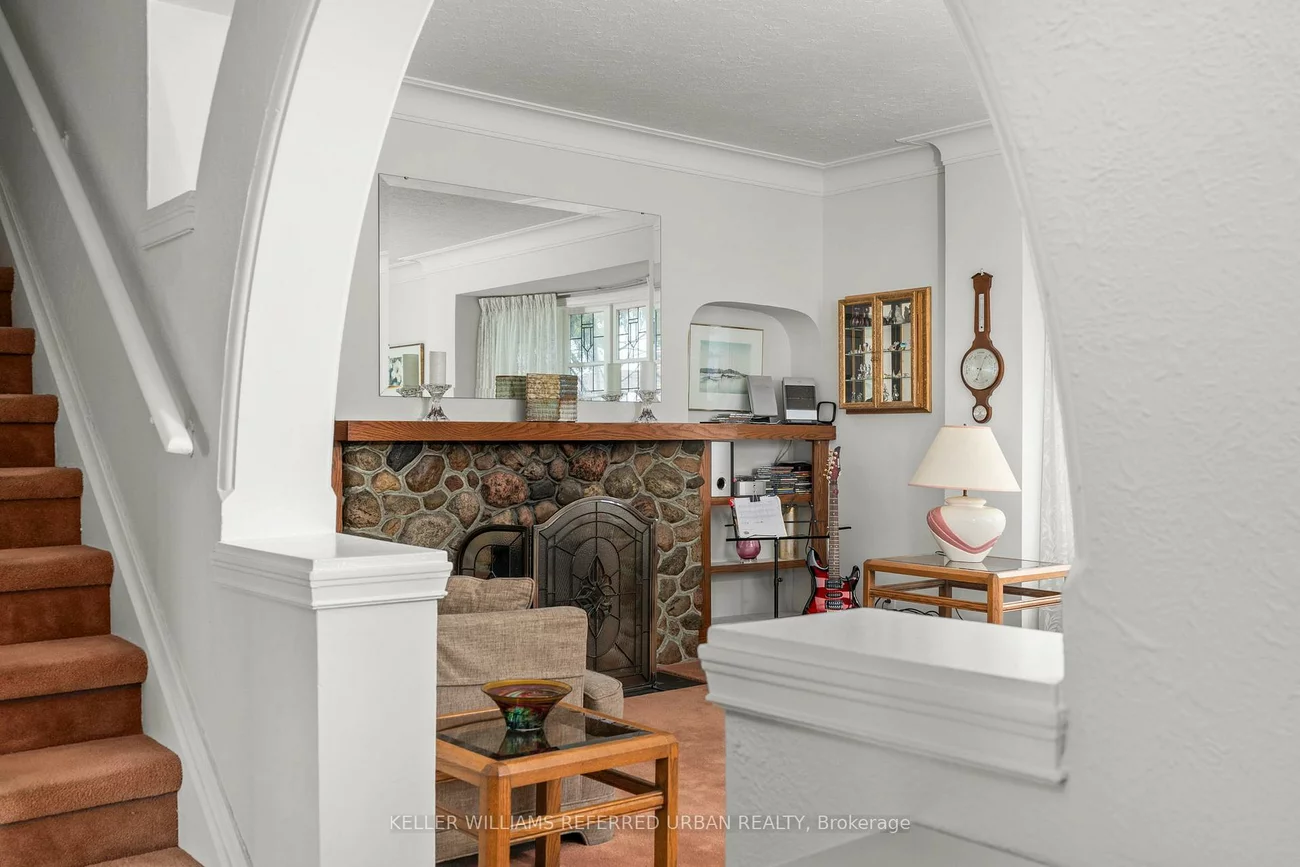 10, Landour, Keelesdale-Eglinton West, Toronto