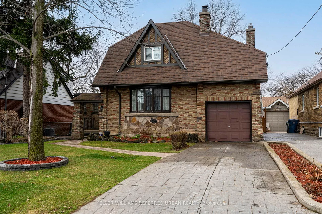 10, Landour, Keelesdale-Eglinton West, Toronto