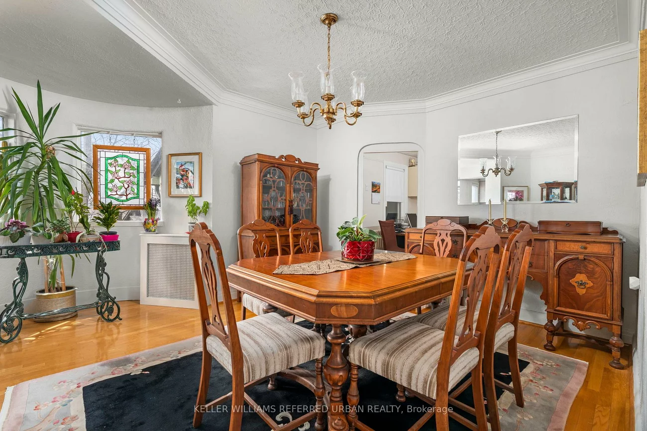10, Landour, Keelesdale-Eglinton West, Toronto