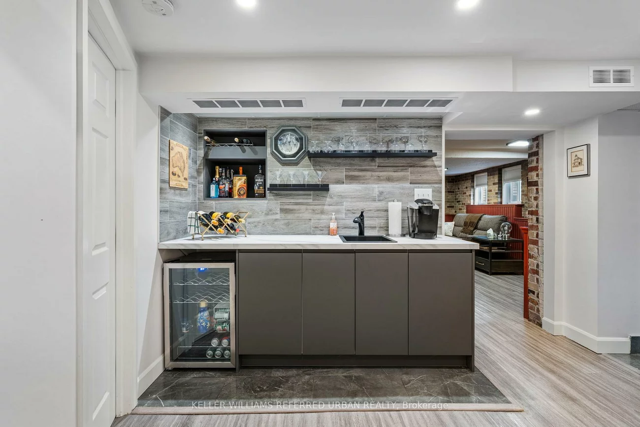 10, Landour, Keelesdale-Eglinton West, Toronto