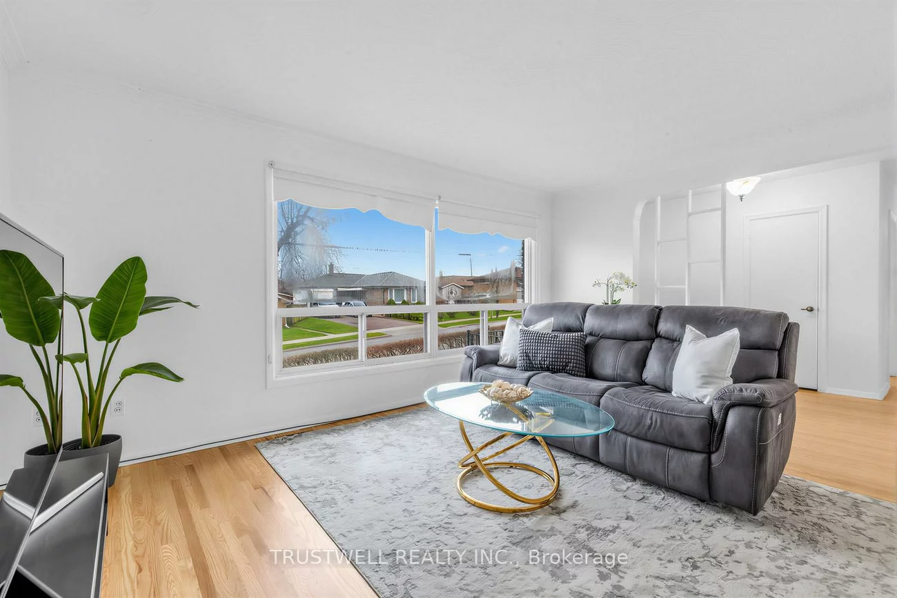 2, Del Ria, Maple Leaf, Toronto