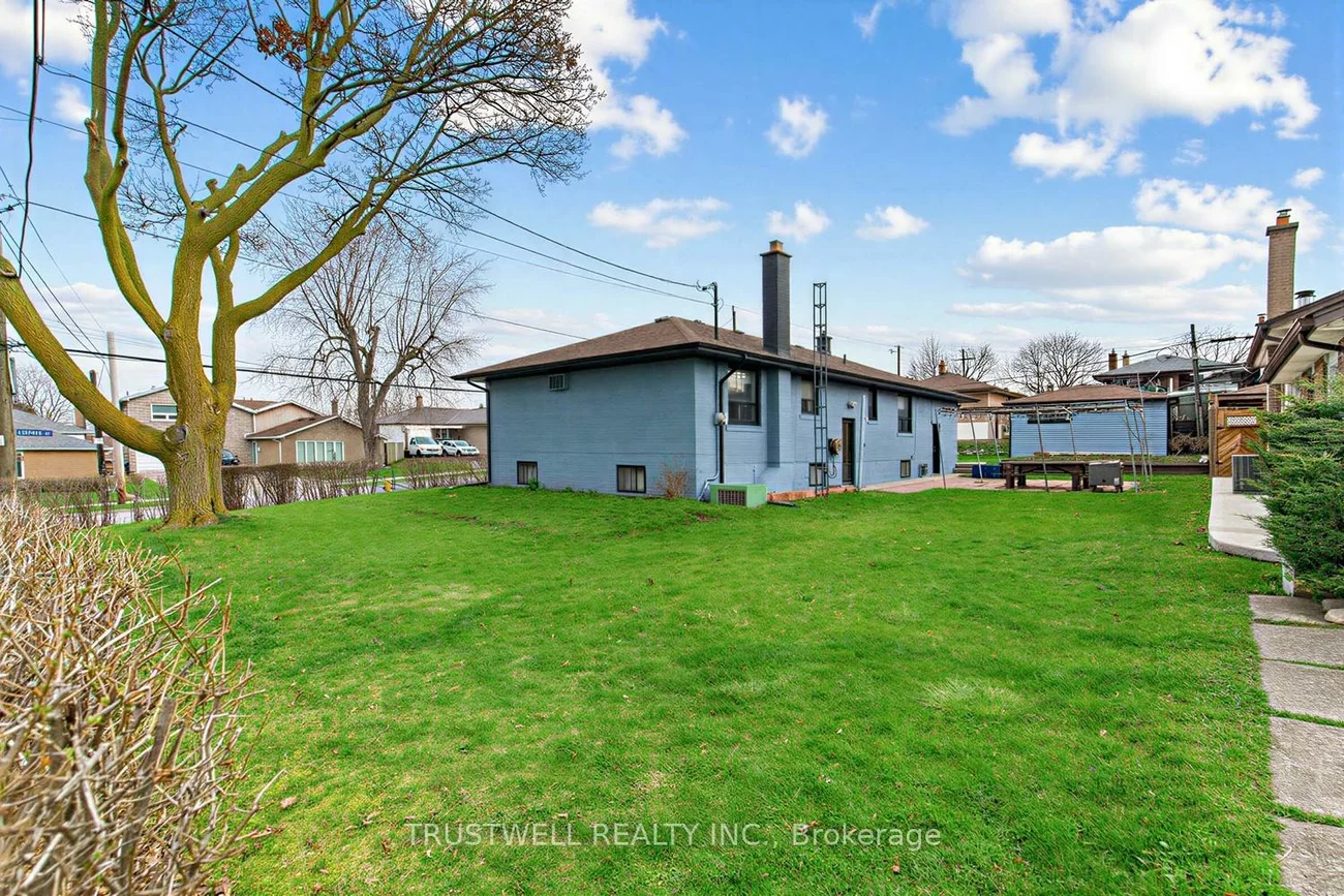 2, Del Ria, Maple Leaf, Toronto