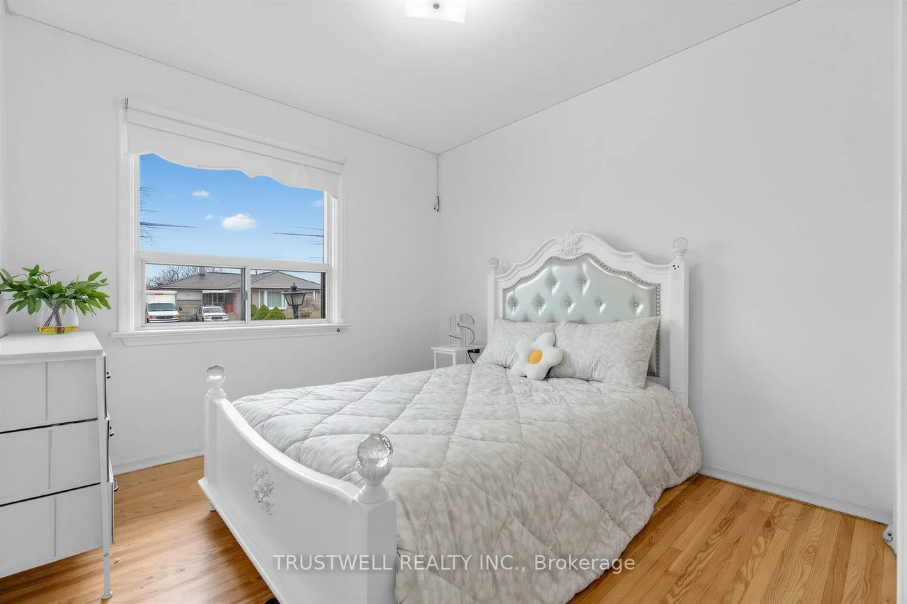 2, Del Ria, Maple Leaf, Toronto