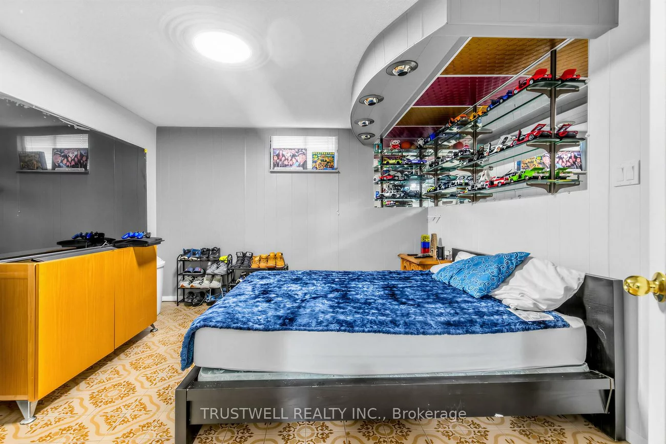 2, Del Ria, Maple Leaf, Toronto