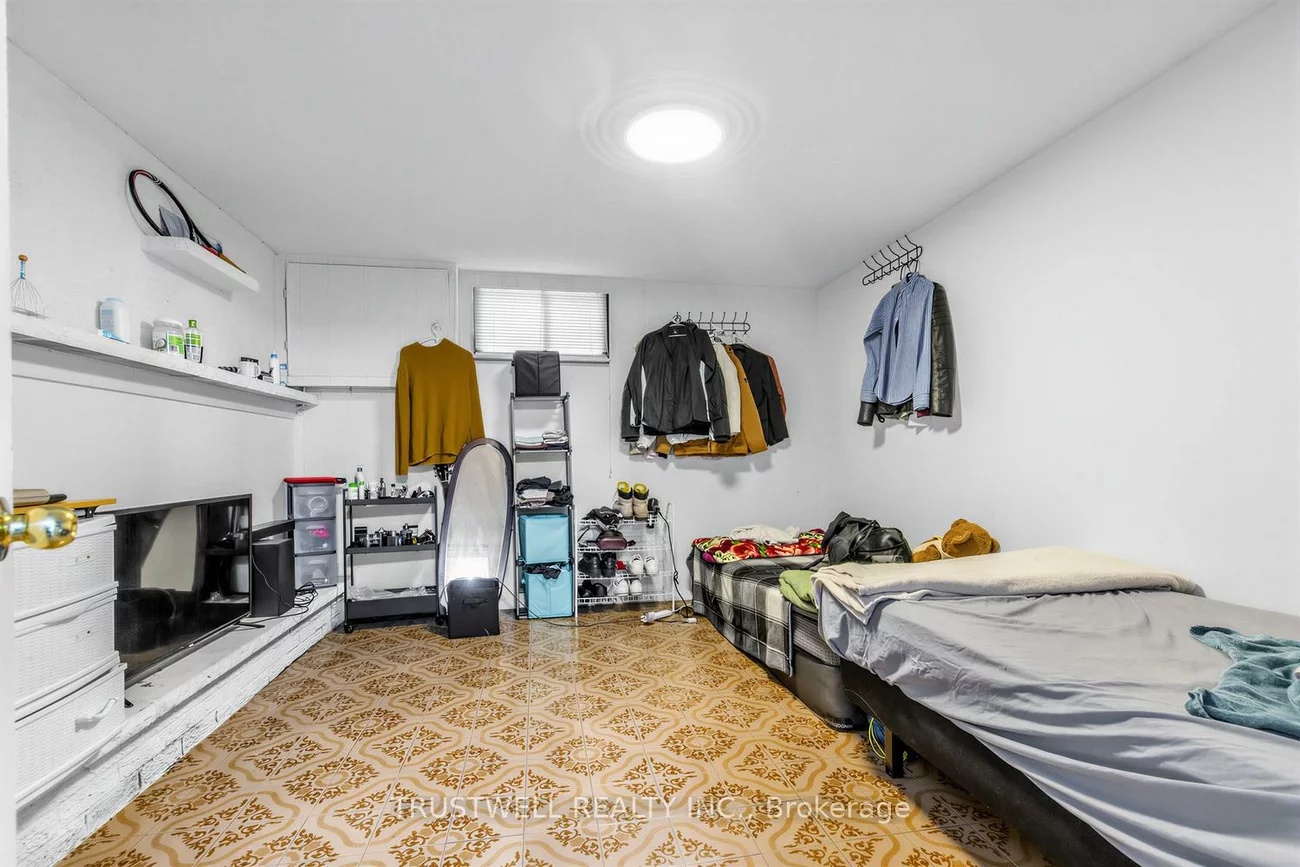 2, Del Ria, Maple Leaf, Toronto