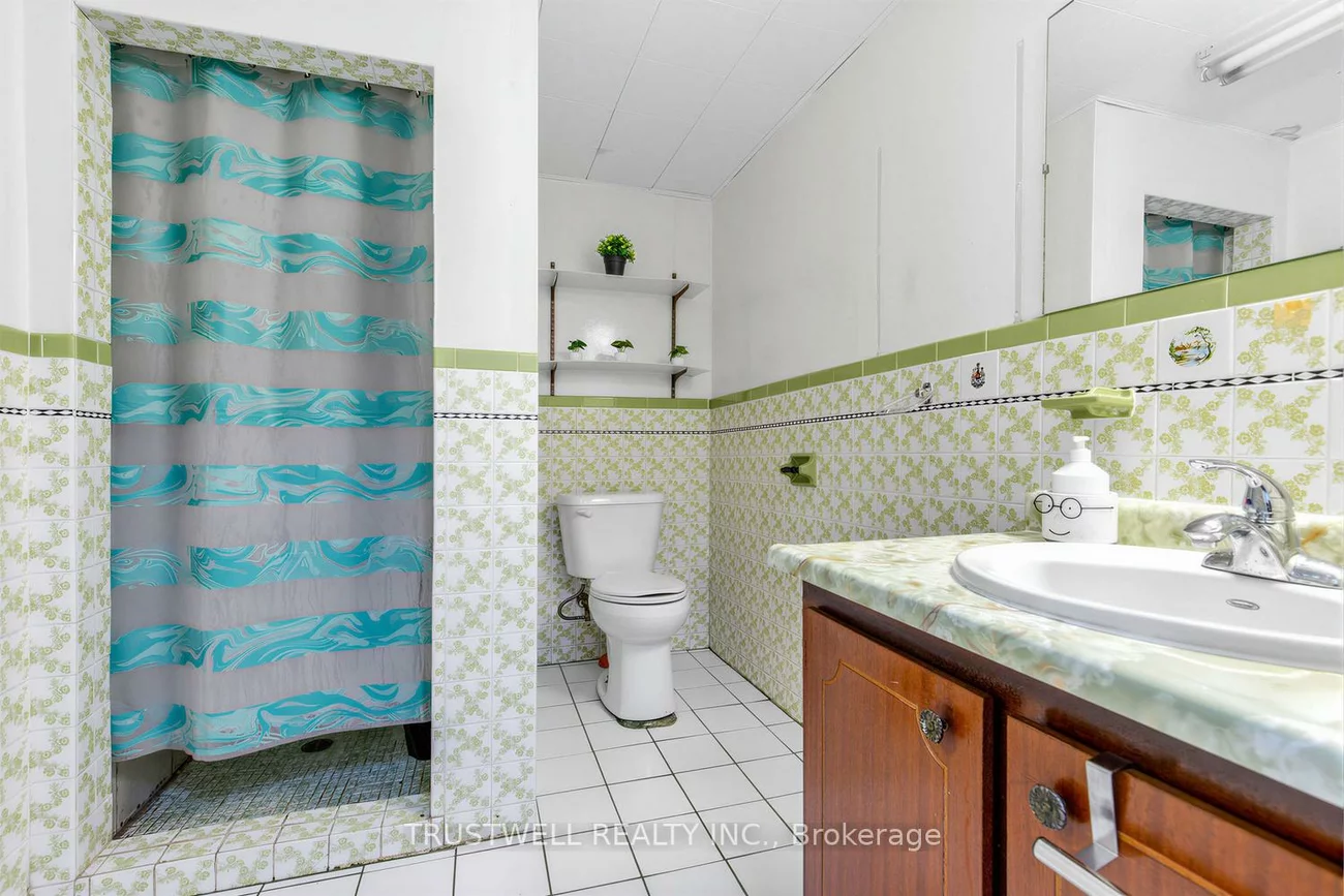 2, Del Ria, Maple Leaf, Toronto