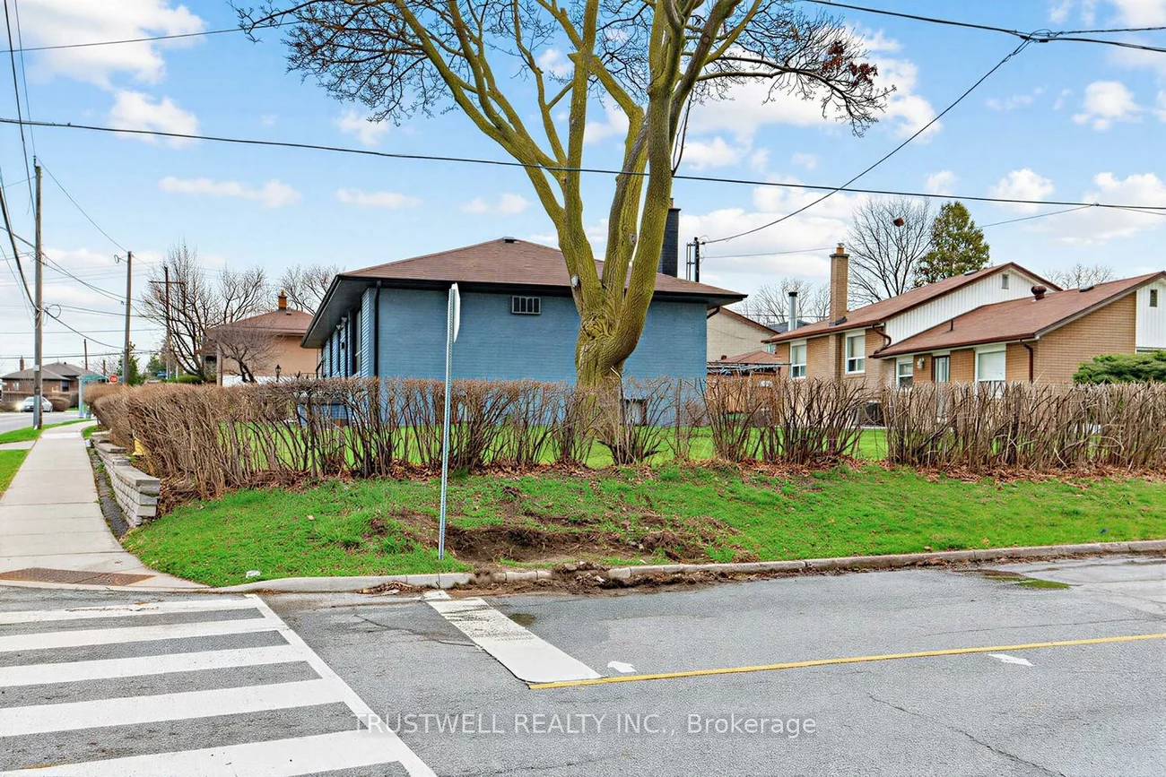 2, Del Ria, Maple Leaf, Toronto