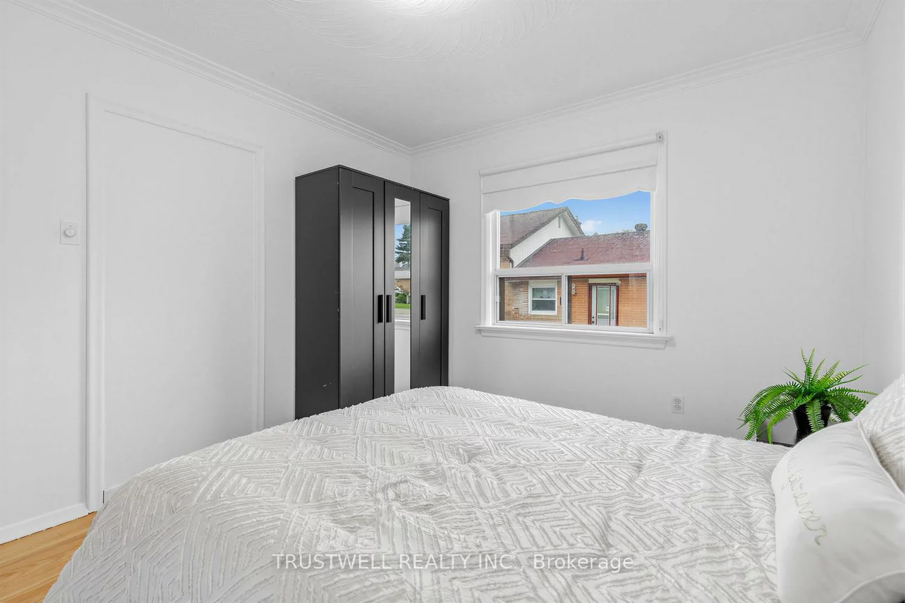 2, Del Ria, Maple Leaf, Toronto