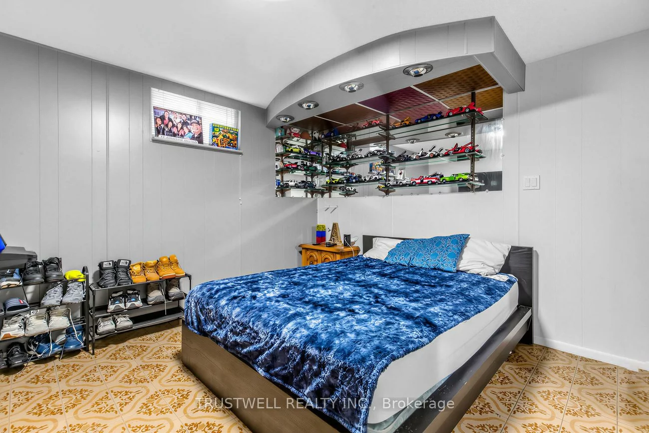 2, Del Ria, Maple Leaf, Toronto