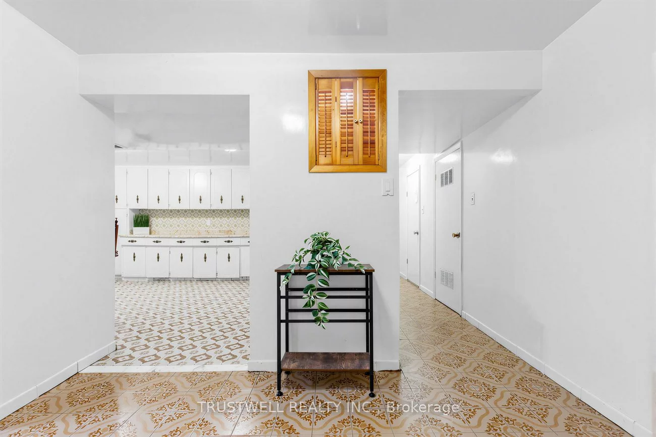 2, Del Ria, Maple Leaf, Toronto