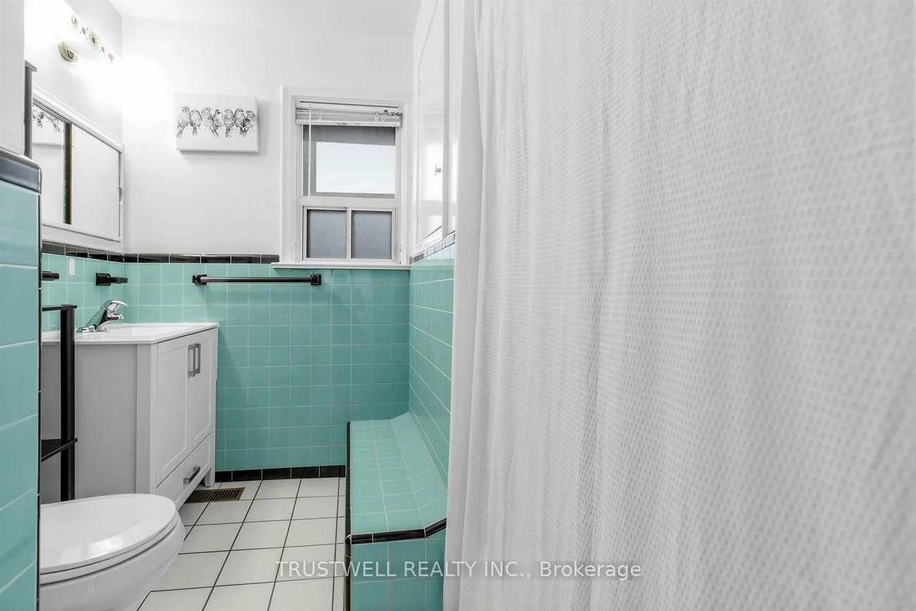 2, Del Ria, Maple Leaf, Toronto