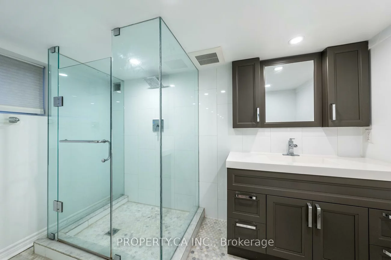 29, Oakfield, Stonegate-Queensway, Toronto