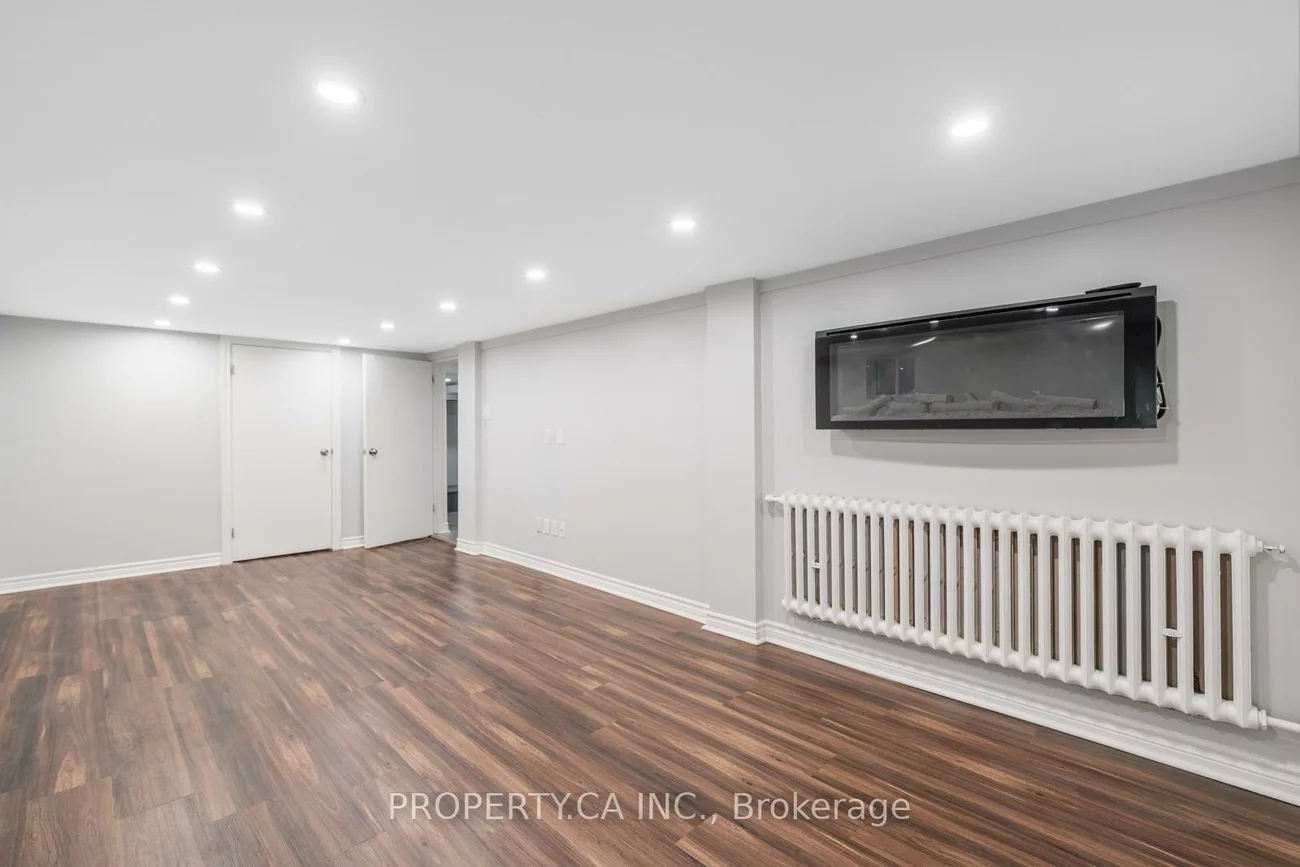 29, Oakfield, Stonegate-Queensway, Toronto