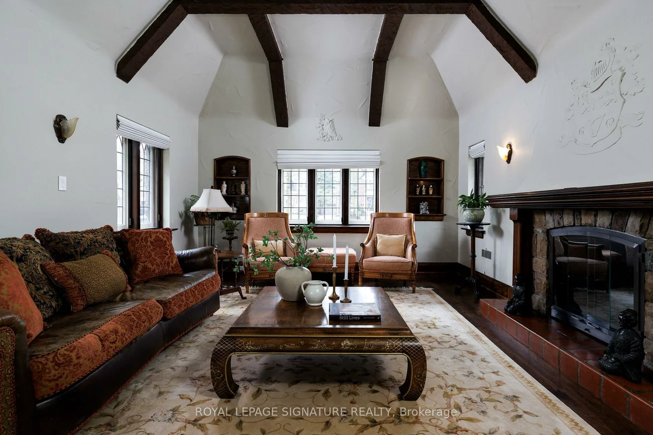 25, Varley, Kingsway South, Toronto