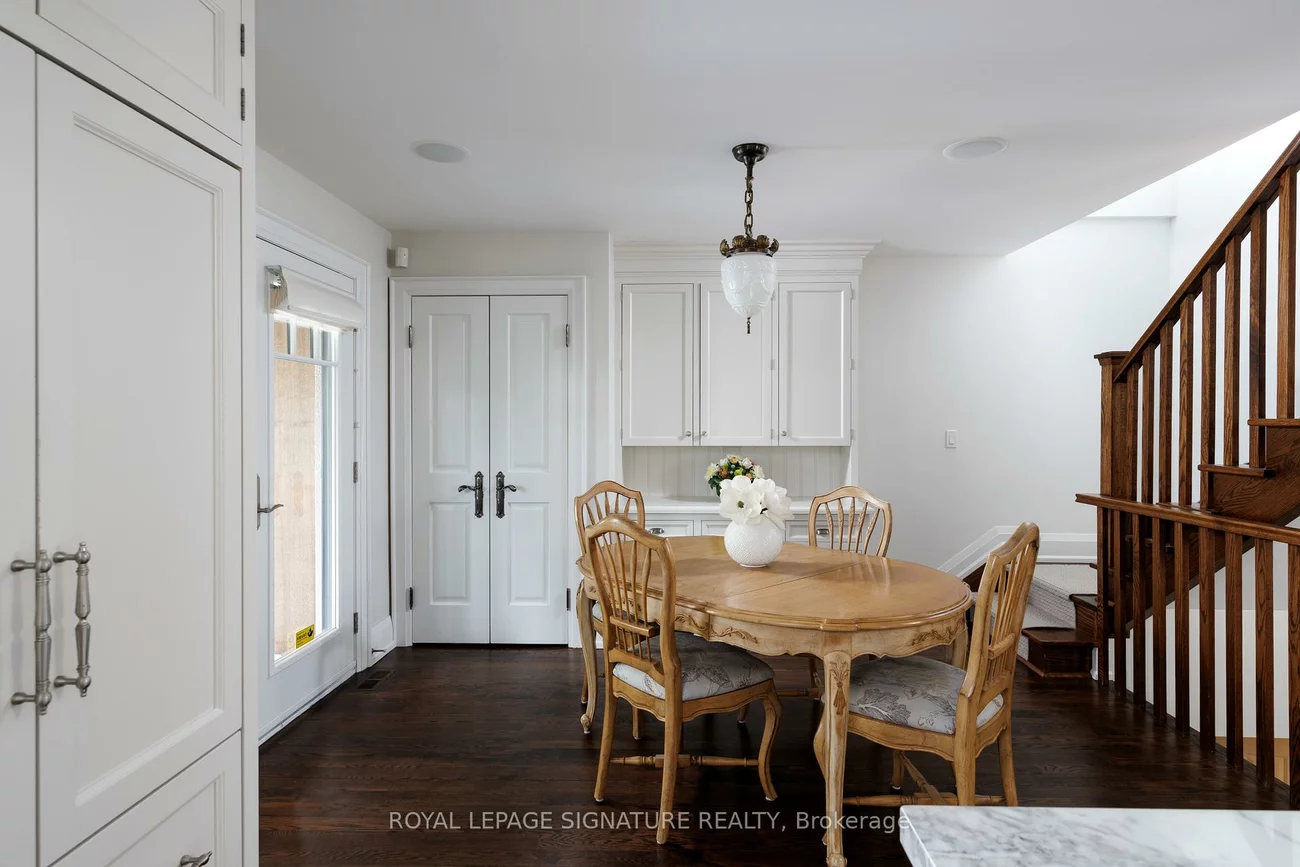 25, Varley, Kingsway South, Toronto