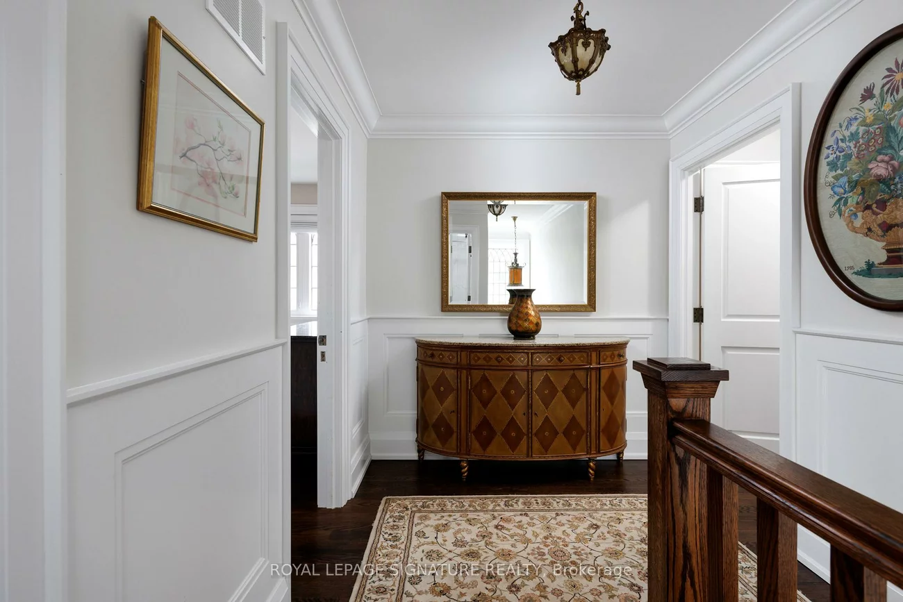 25, Varley, Kingsway South, Toronto