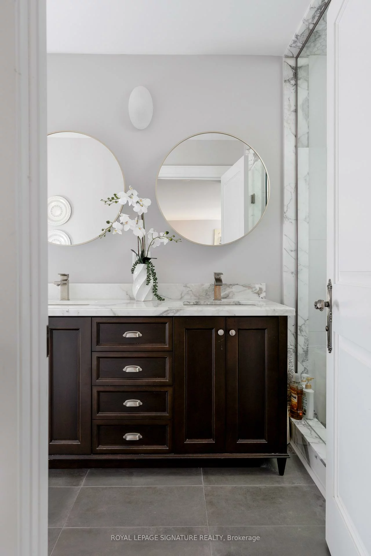 25, Varley, Kingsway South, Toronto