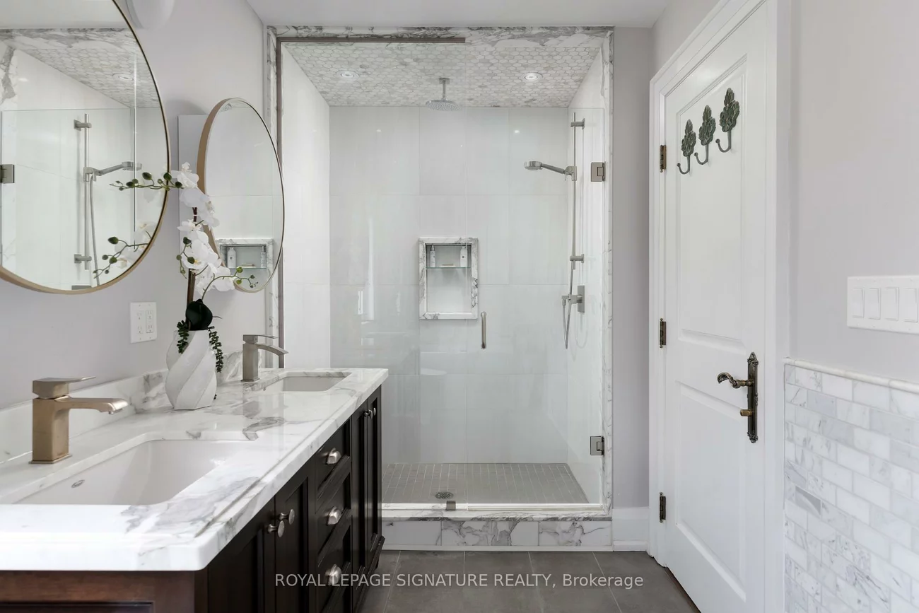 25, Varley, Kingsway South, Toronto