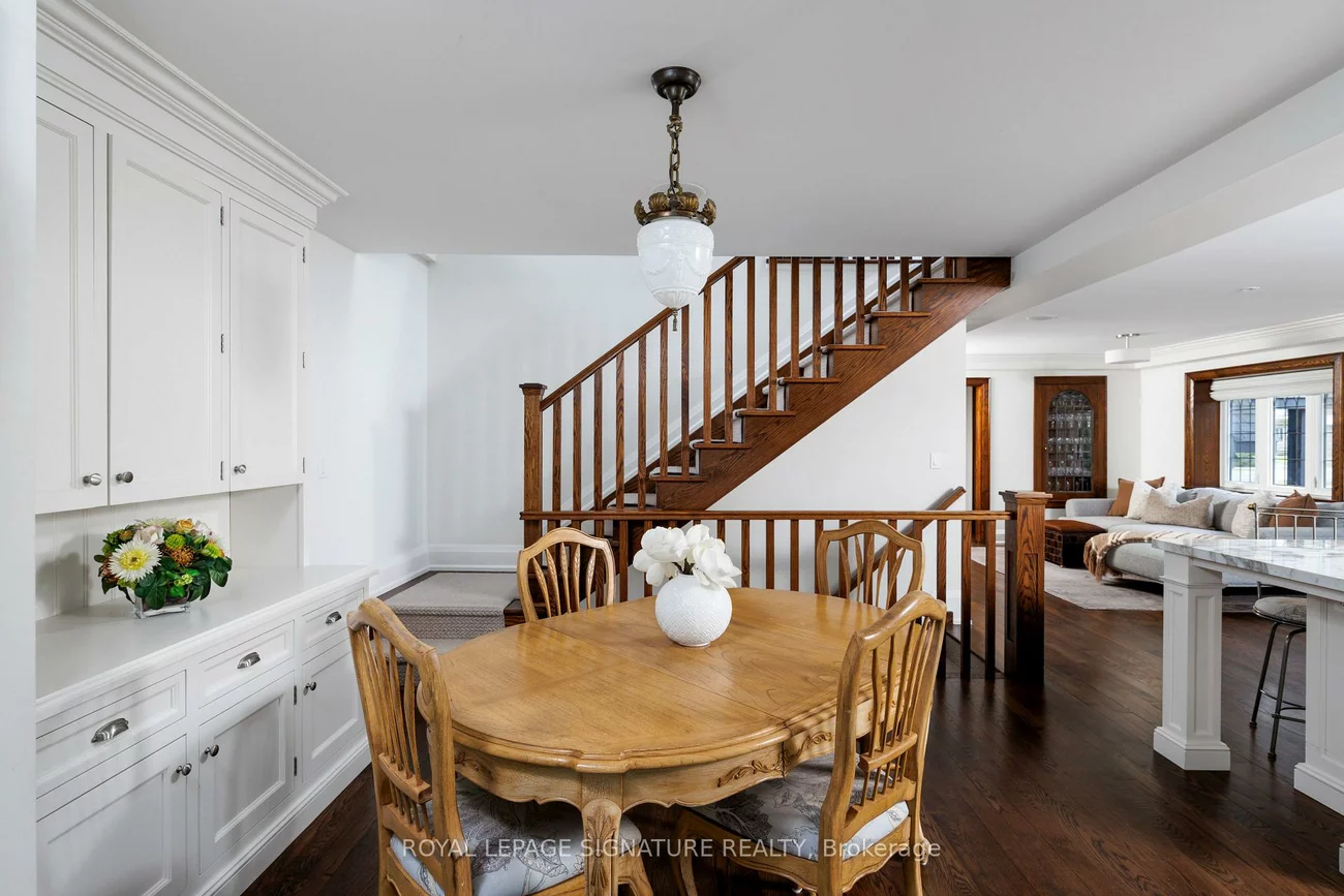 25, Varley, Kingsway South, Toronto