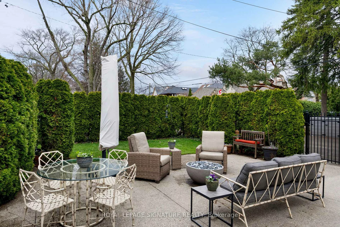 25, Varley, Kingsway South, Toronto