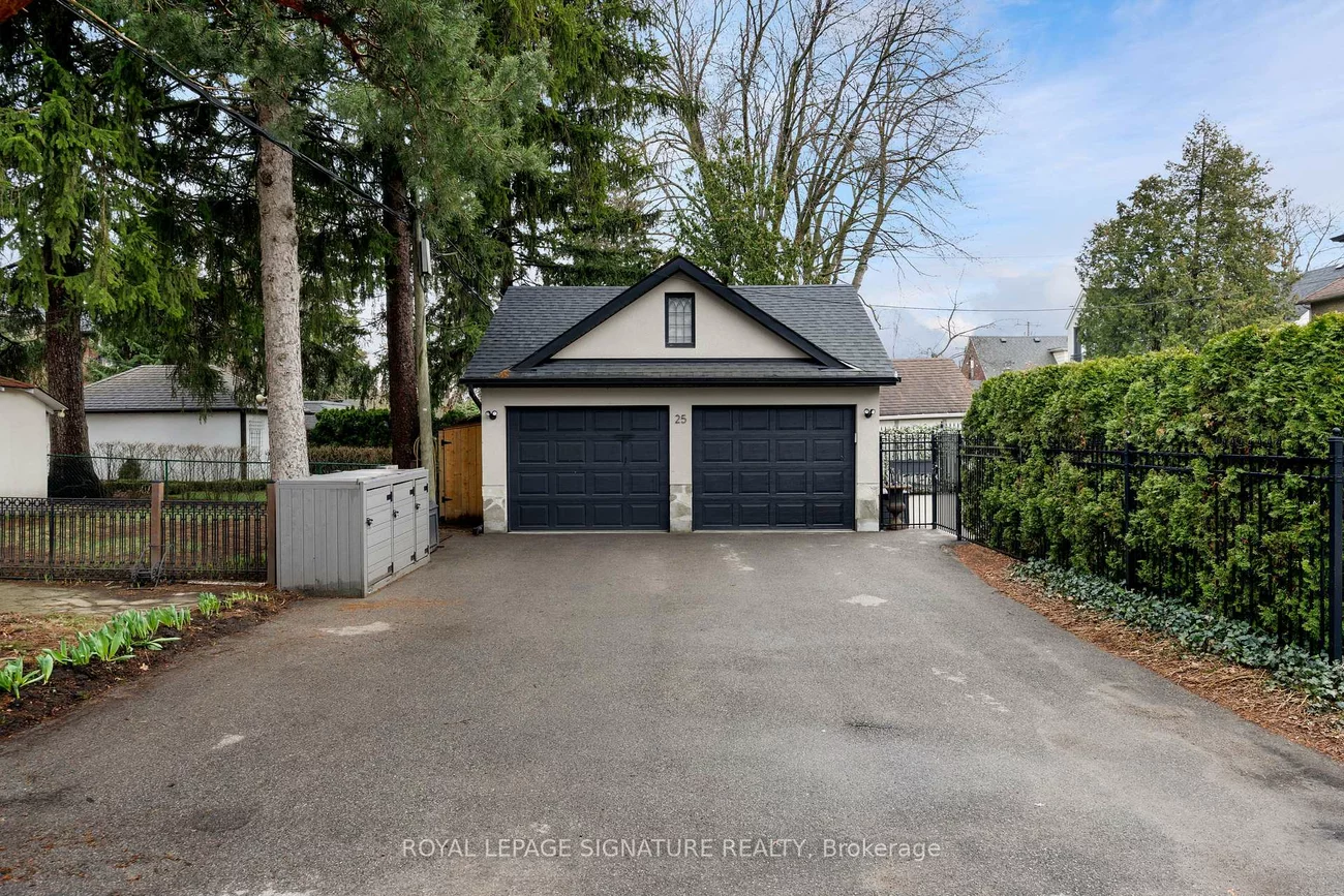 25, Varley, Kingsway South, Toronto