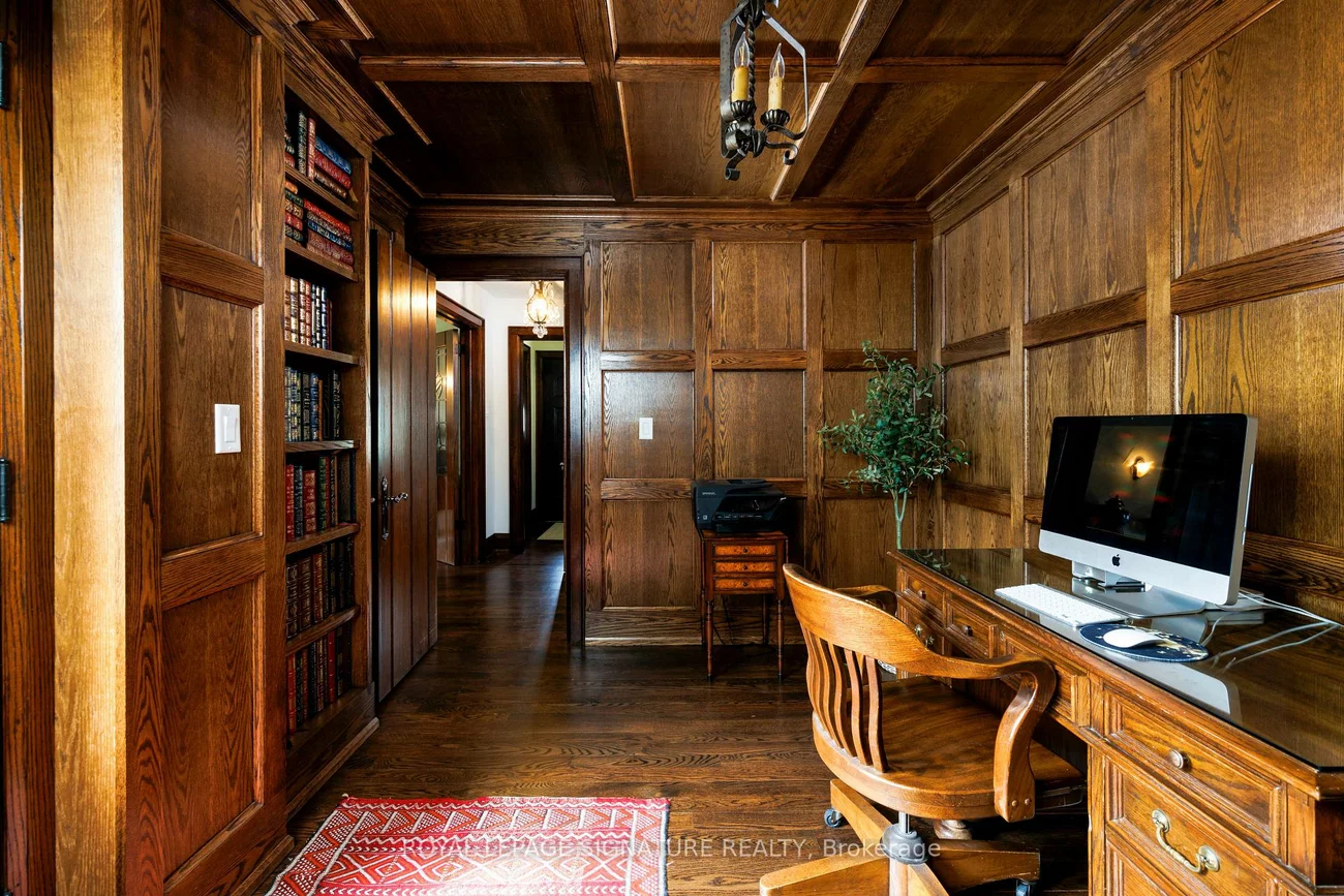 25, Varley, Kingsway South, Toronto