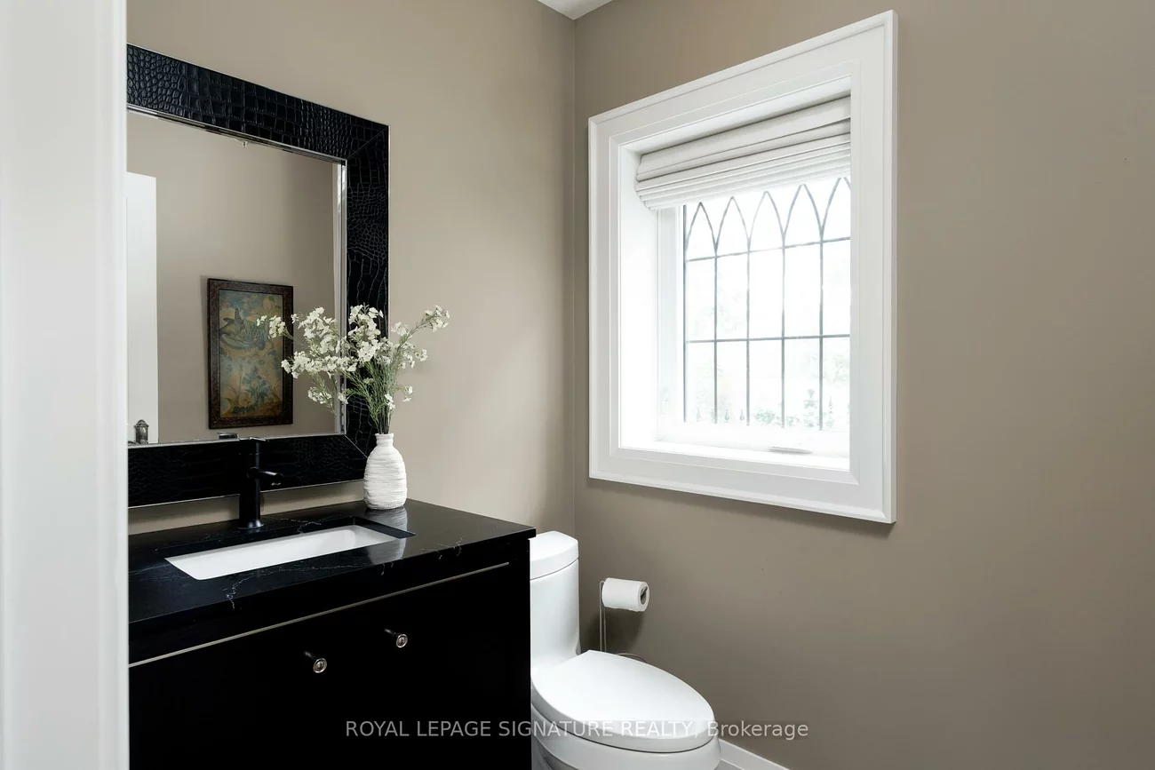 25, Varley, Kingsway South, Toronto