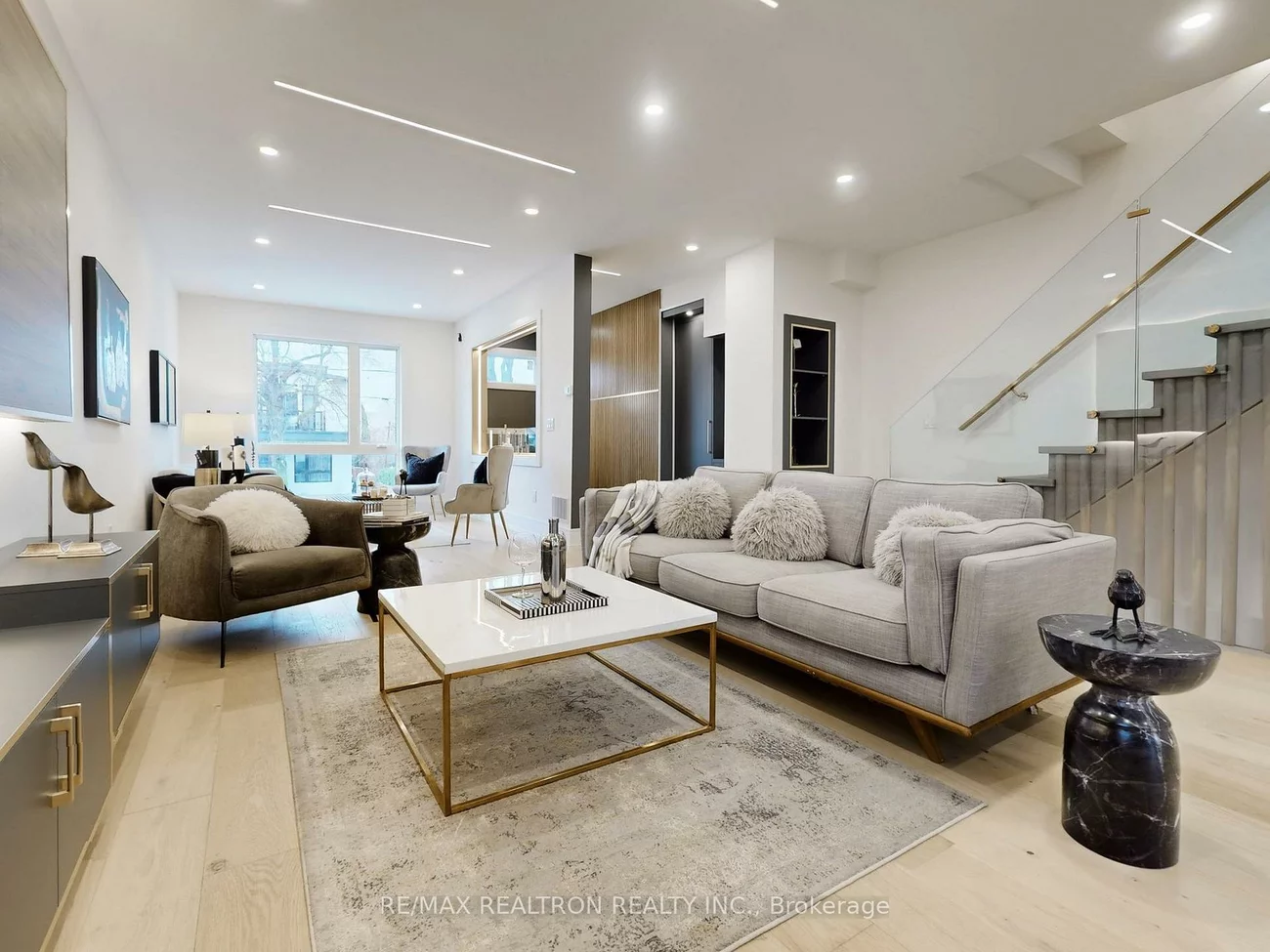 41, Algoma, Mimico, Toronto