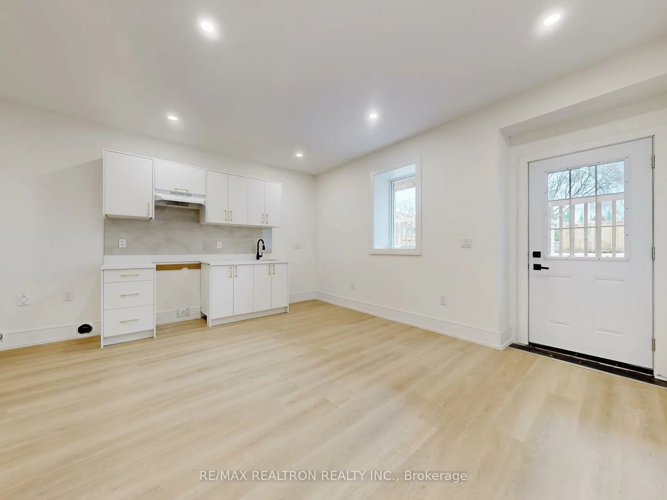 41, Algoma, Mimico, Toronto