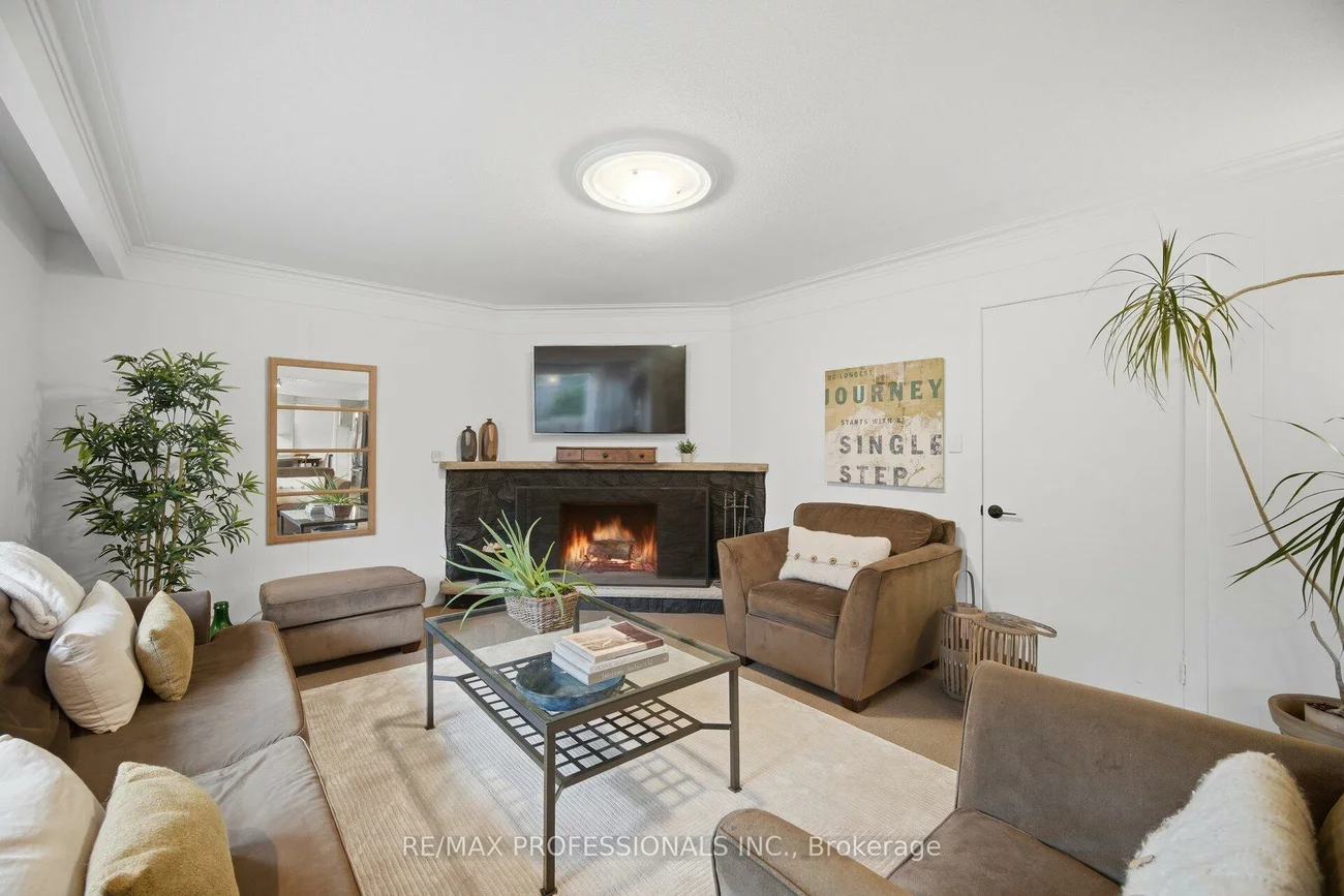 16, Cherry Post, Markland Wood, Toronto