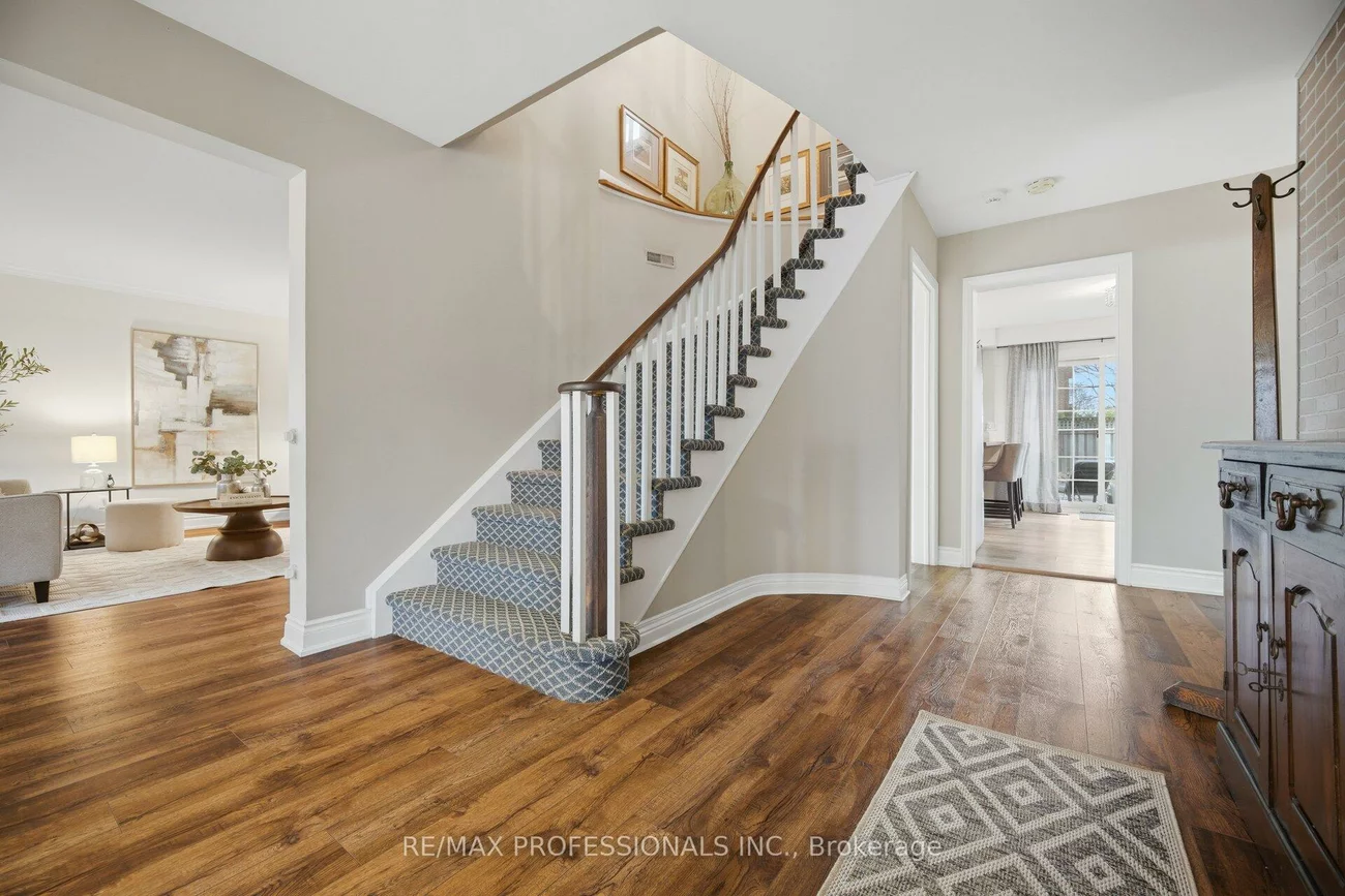 16, Cherry Post, Markland Wood, Toronto