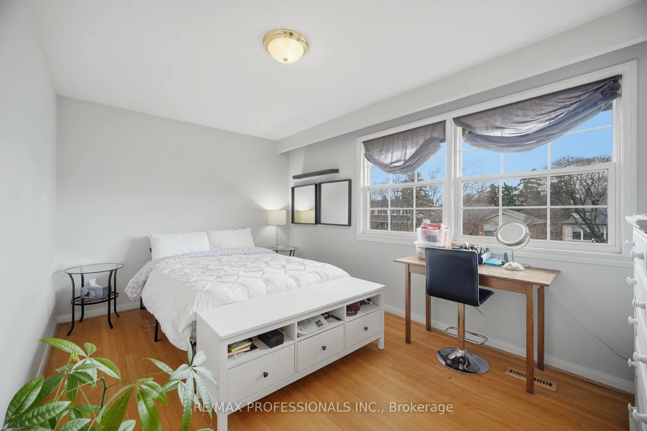 16, Cherry Post, Markland Wood, Toronto