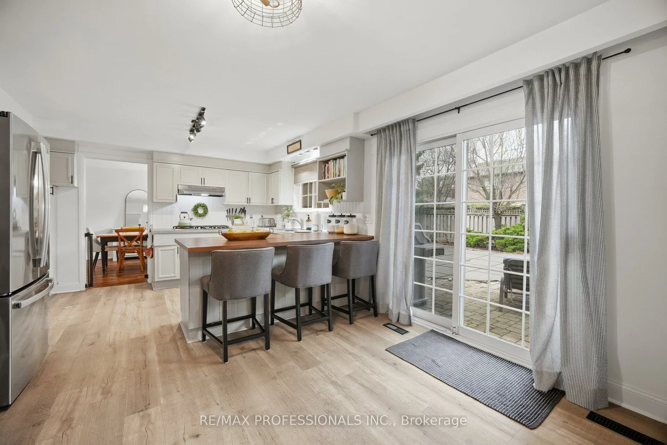 16, Cherry Post, Markland Wood, Toronto