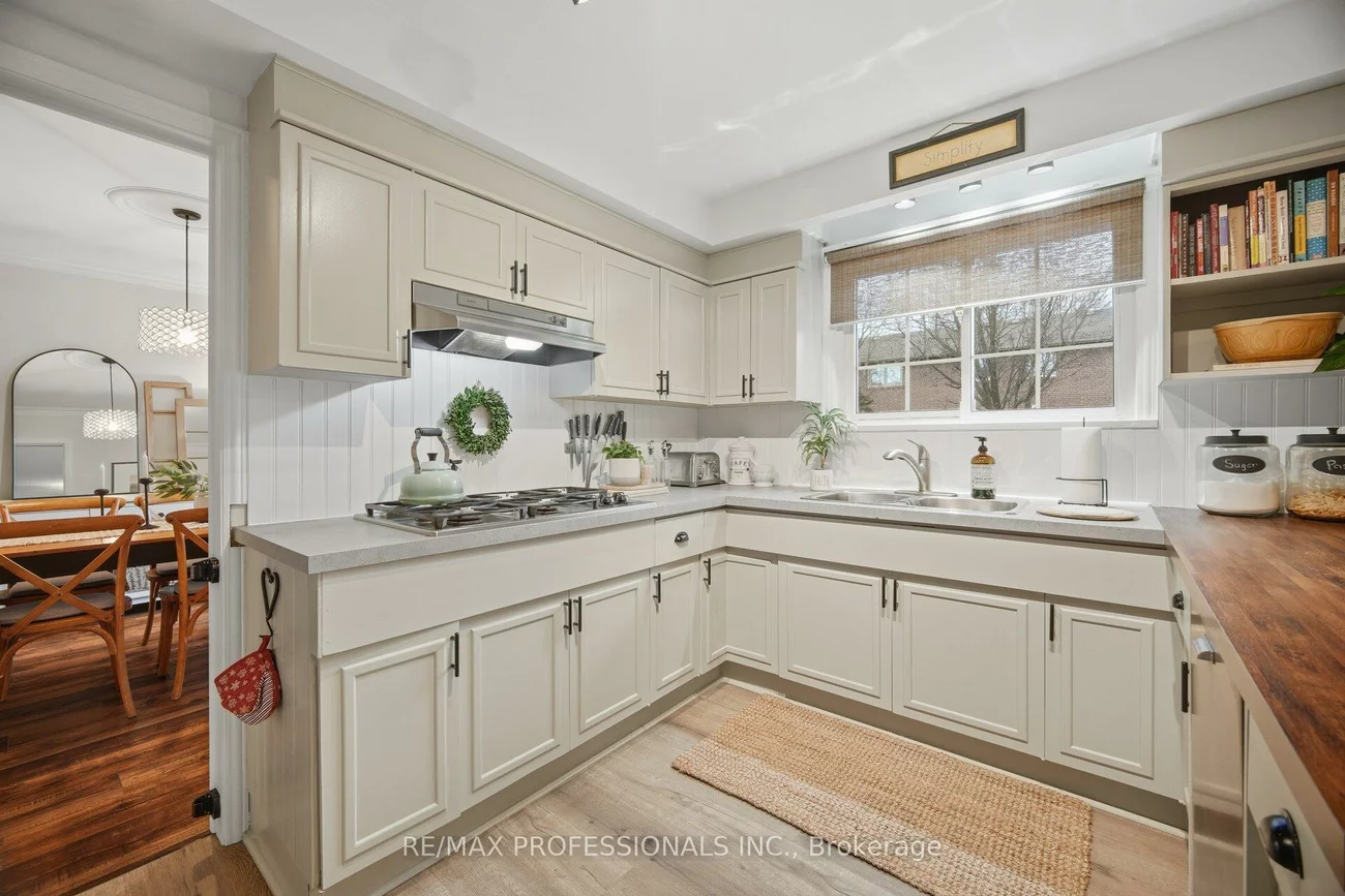 16, Cherry Post, Markland Wood, Toronto