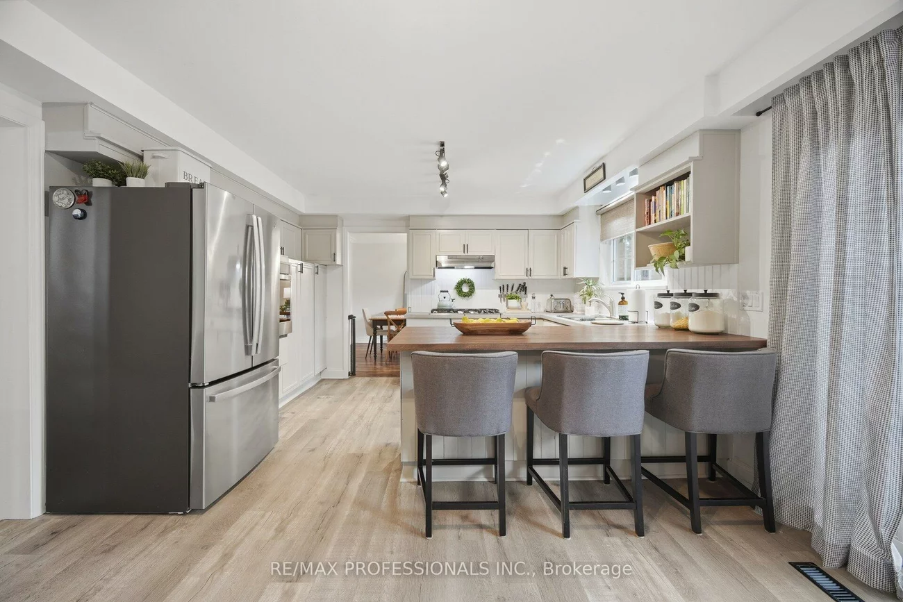 16, Cherry Post, Markland Wood, Toronto