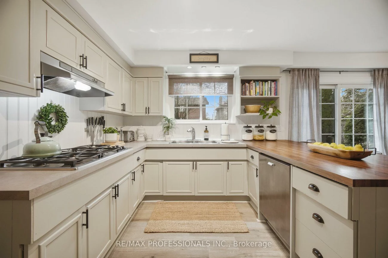 16, Cherry Post, Markland Wood, Toronto