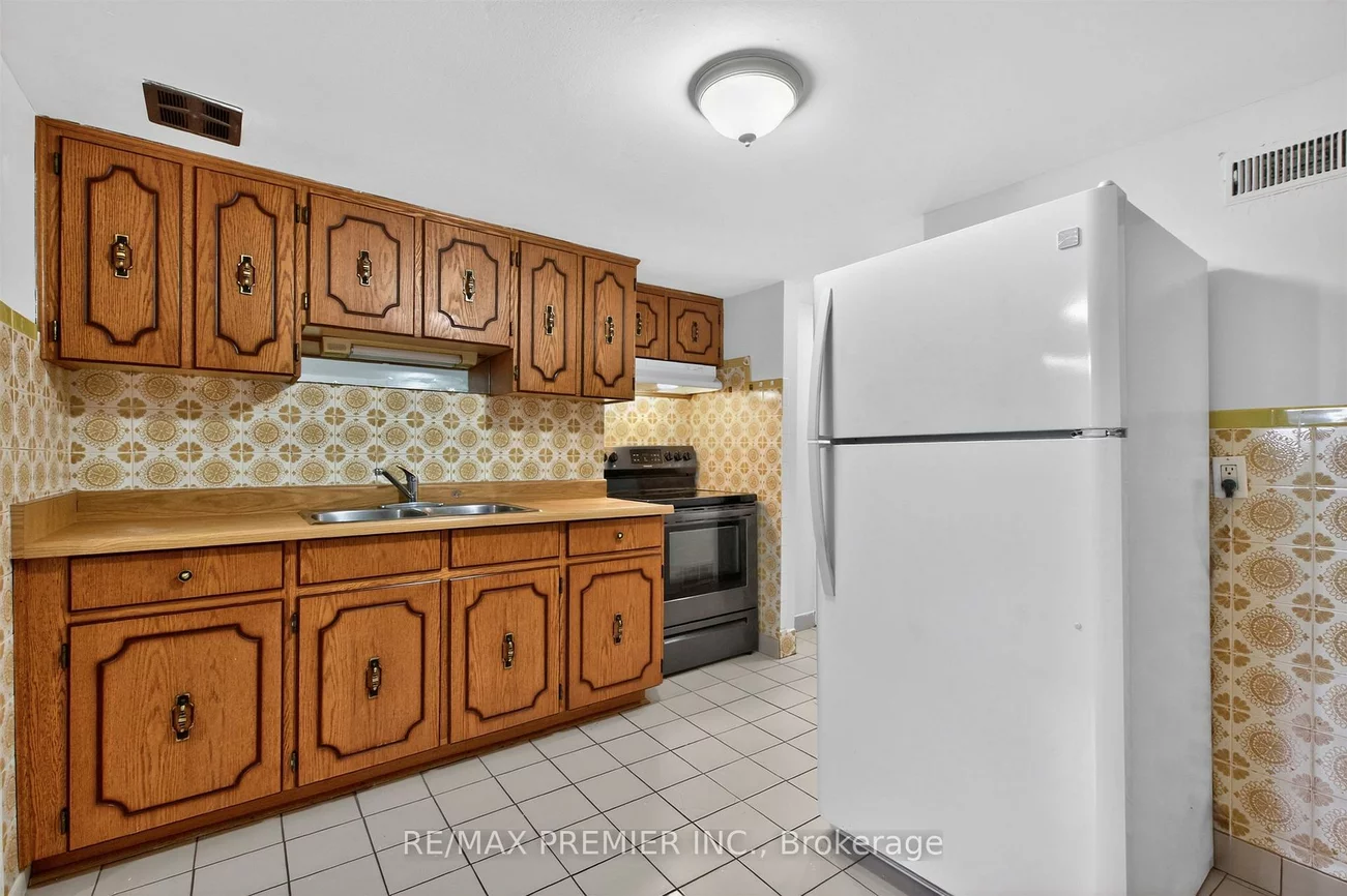 39, Hucknall, York University Heights, Toronto