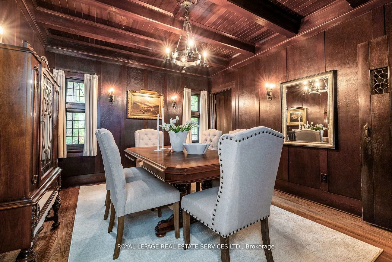 18, Queen Marys, Kingsway South, Toronto