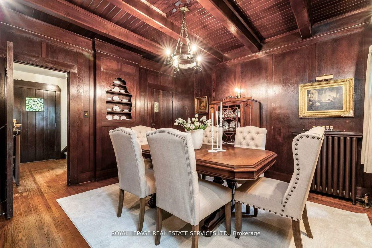 18, Queen Marys, Kingsway South, Toronto