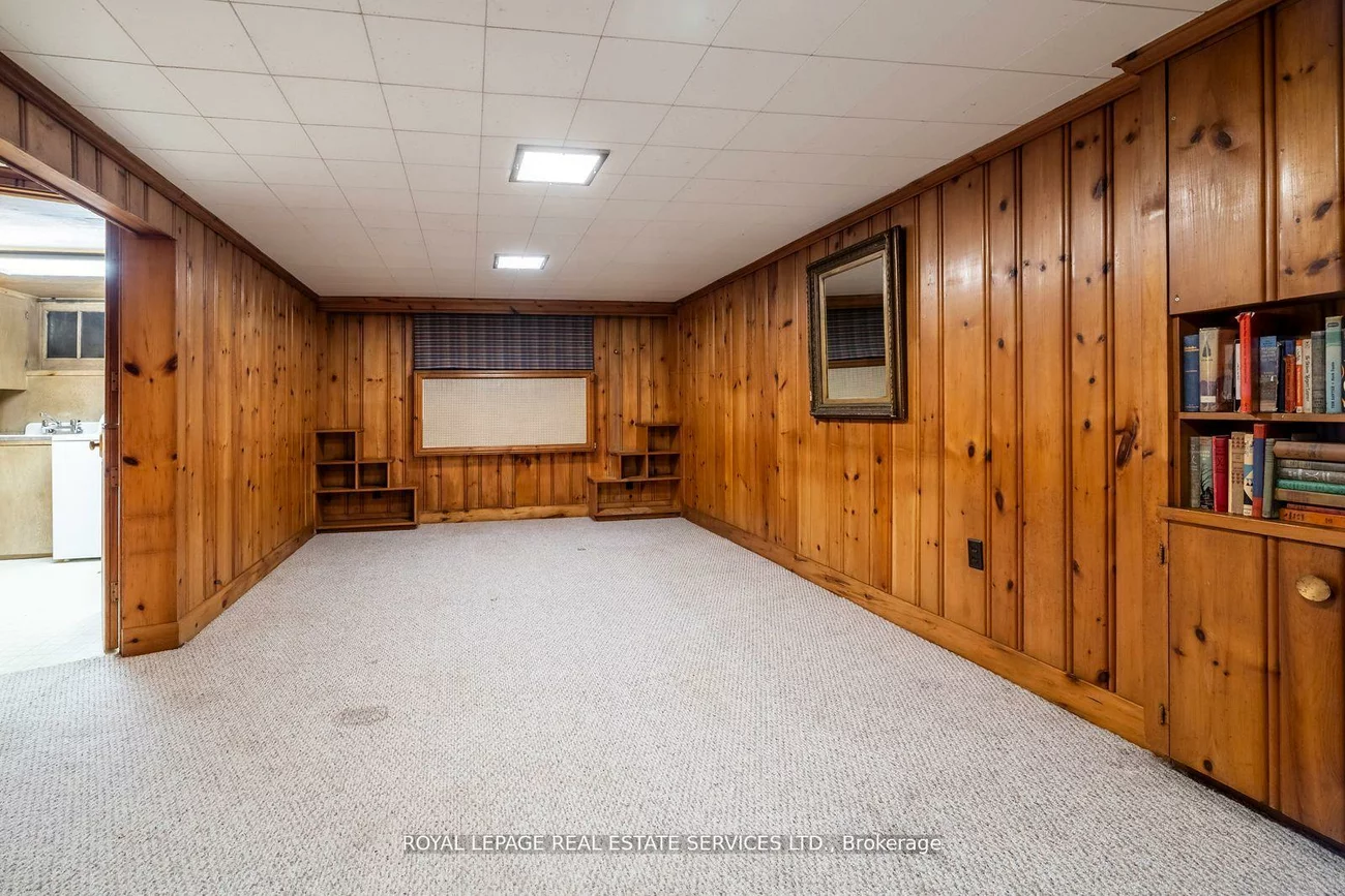 18, Queen Marys, Kingsway South, Toronto