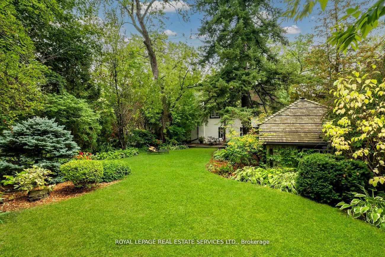 18, Queen Marys, Kingsway South, Toronto